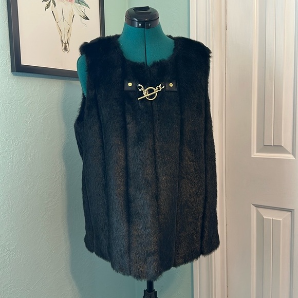 Women’s Michael Kors black faux fur vest with gold link details size large - Picture 1 of 8